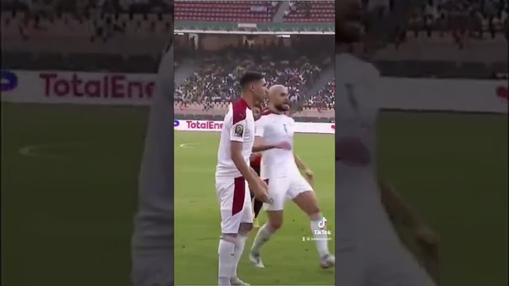 🤯 Quand l'arbitre s'en prend à Munir El Haddadi !