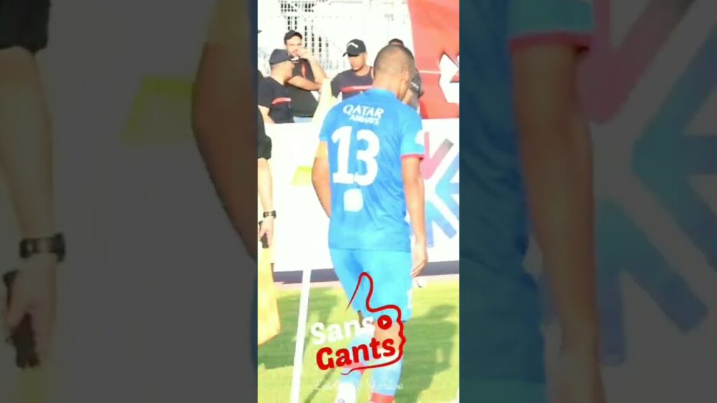 وسام يحيى في حركة رائعة مع حارس النجم علي الجمل بعد إصابته