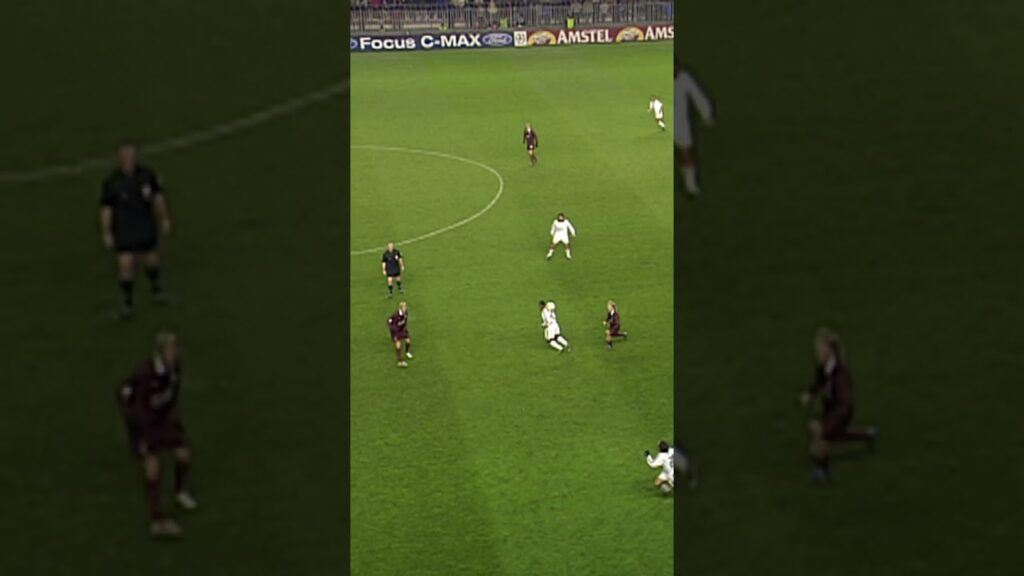 Seedorf with eyes in the back of his head! 😲