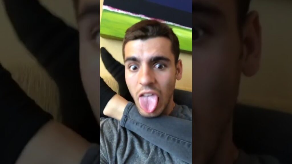 Incredibile: Alice Campello strozza Alvaro Morata con le gambe!