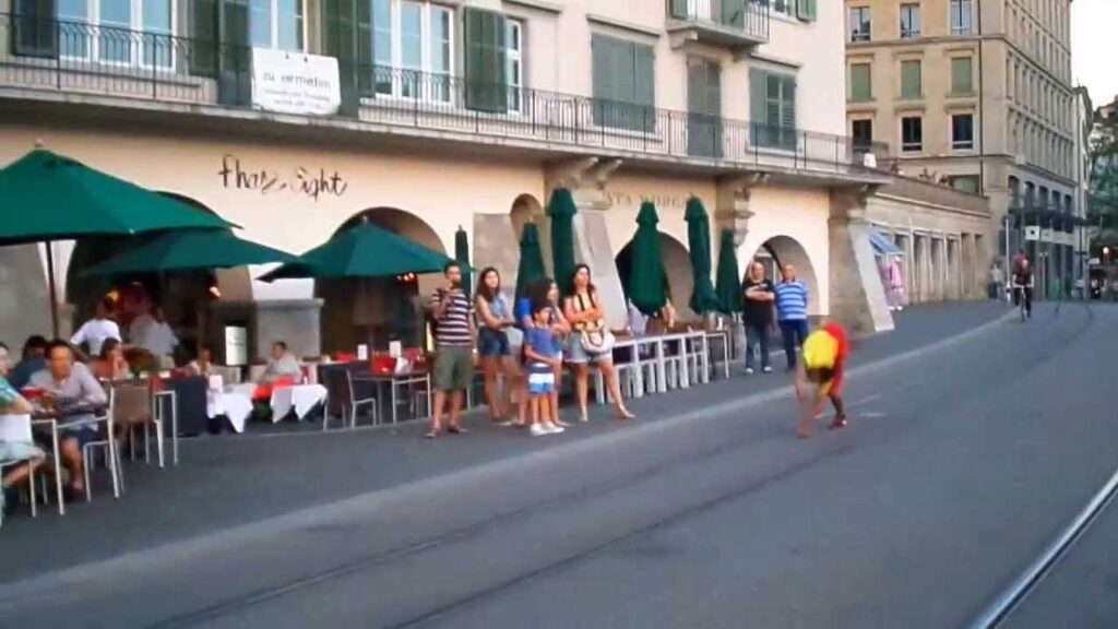 Robsão Quebradeira na Suiça 2013 Saltos mortais Capoeira Show (Salvador-Bahia-Brasil)