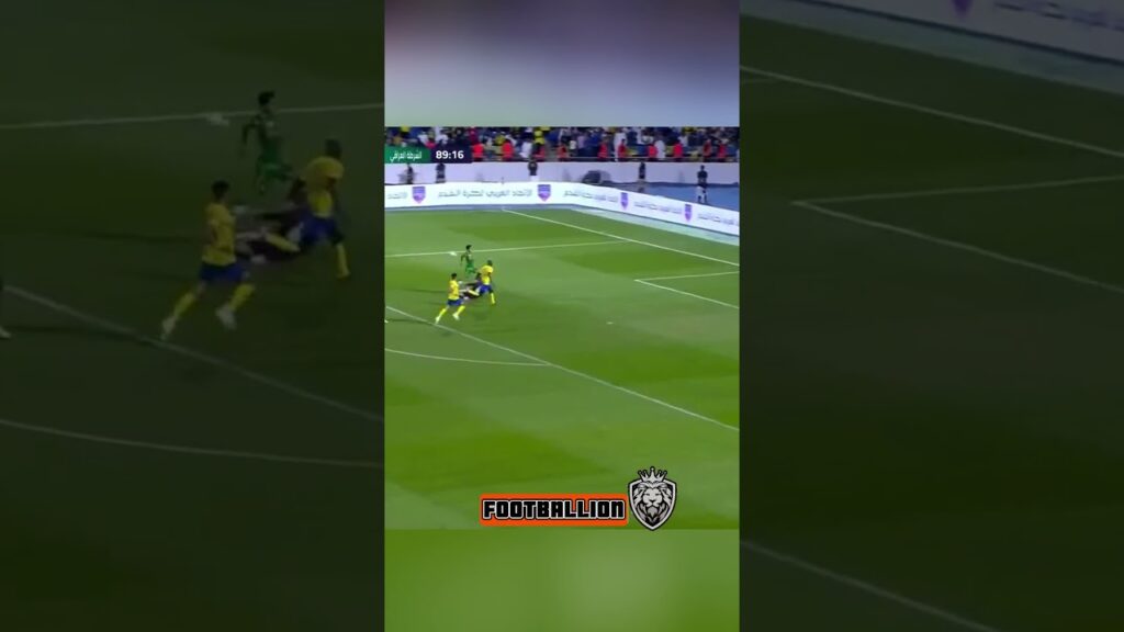 Al Nassr's Nawaif goalkeeper with a last minute save to keep Al Nassr's lead🤯 #football  #soccer