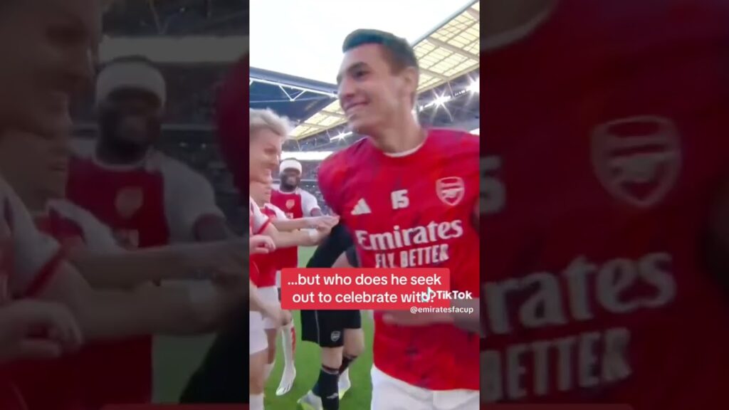 Ramsdale went straight to Matt Turner after the Community Shield win. Things you love to see…🥹❤️