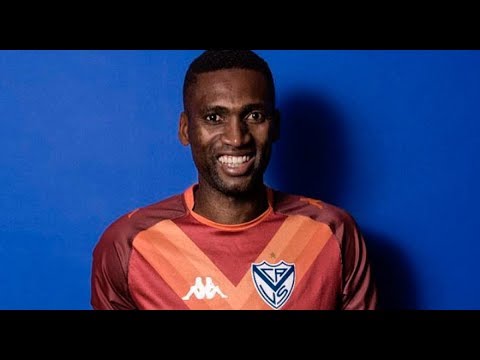 Mala tarde para Alexander Domínguez que falló y encajó un gol en el empate de Vélez Sarsfield