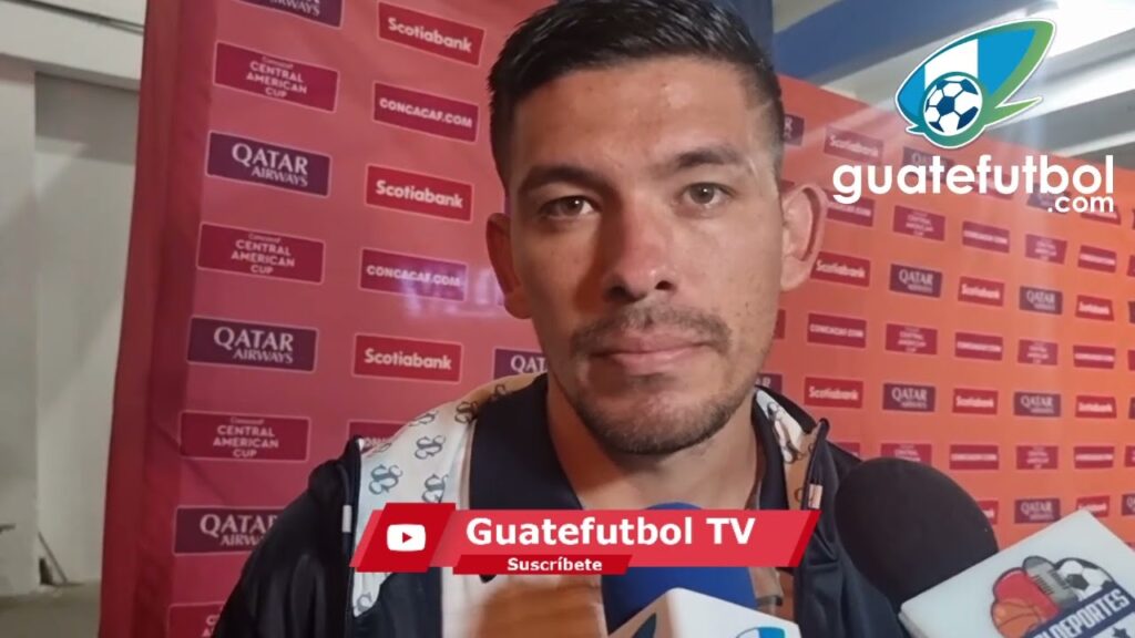 Douglas López se tuvo confianza para anotar el gol desde el tiro libre.