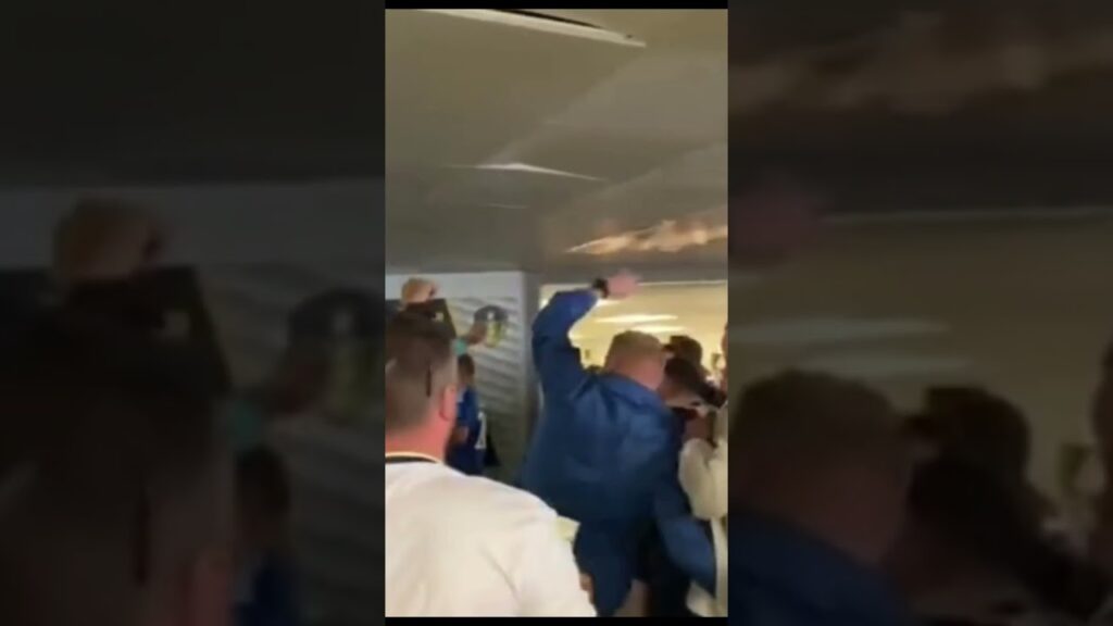 Ampadu du du, plays in yellow, white and blue 💛🤍💙 #LUFC