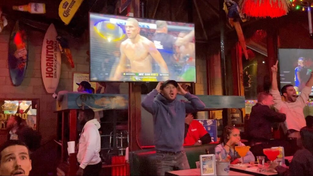 Israel Adesanya vs Alex Pereira (KO) - LIVE REACTION at a BAR
