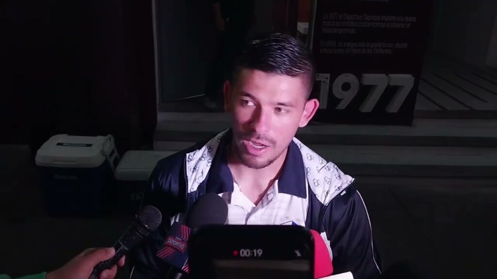 Douglas López: "Venir aquí es jugar contra 12"