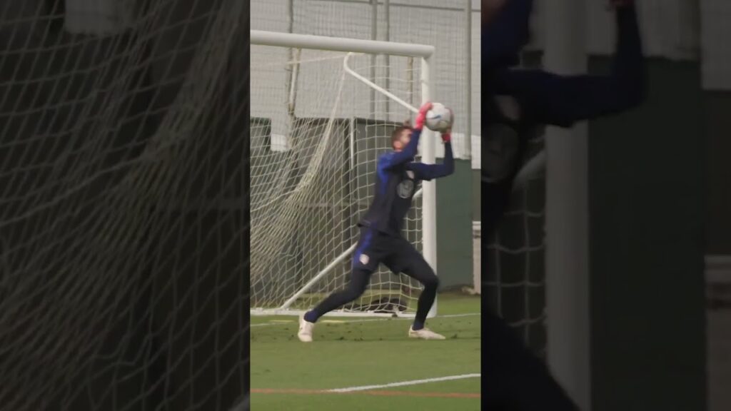 Matt Turner beast mode in training🤯🇺🇸... #allenamentoportieri #arsenal #ussoccer Credit: U.S. Soc