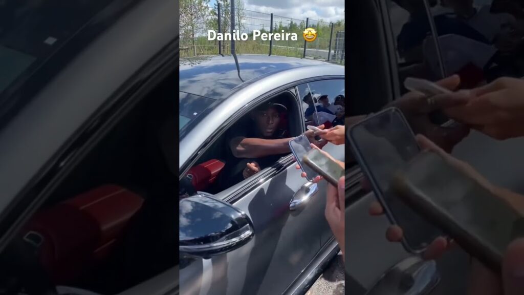 Danilo Pereira qui sort du Campus du PSG 💙❤️