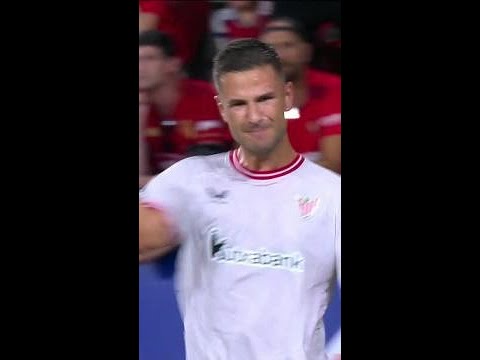 ¡Un regalo de NICO WILLIAMS! 🎁 🥳  #shorts #laligaeasports #athletic #osasuna #guruzeta #nicowilliams