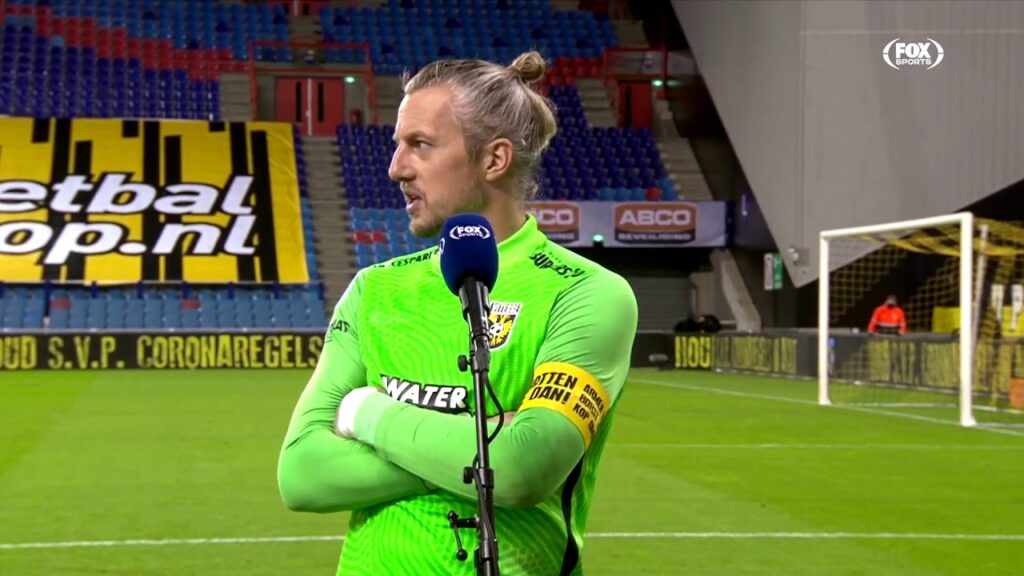 Pasveer over VAR-moment: "In mijn ogen terecht: geen penalty" | #VITpsv (2-1)