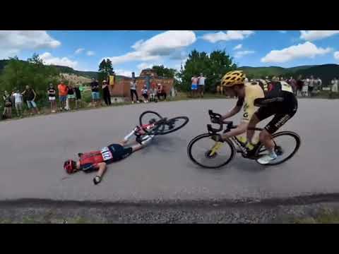 La caída de Carlos Rodríguez en el Tour de Francia 2023 grabado por un aficionado.