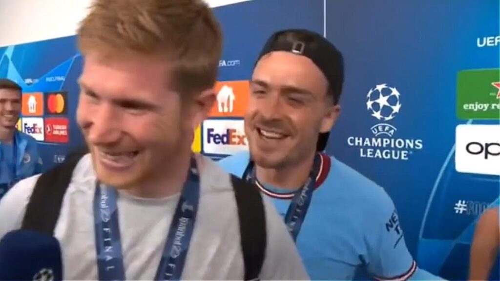 JACK GREALISH MAKES DE BRUYNE LAUGH A LOT! 😂💙 EVEN THE BELGIAN COULDN'T HANDLE GREALISH'S JOKES 😂🏆