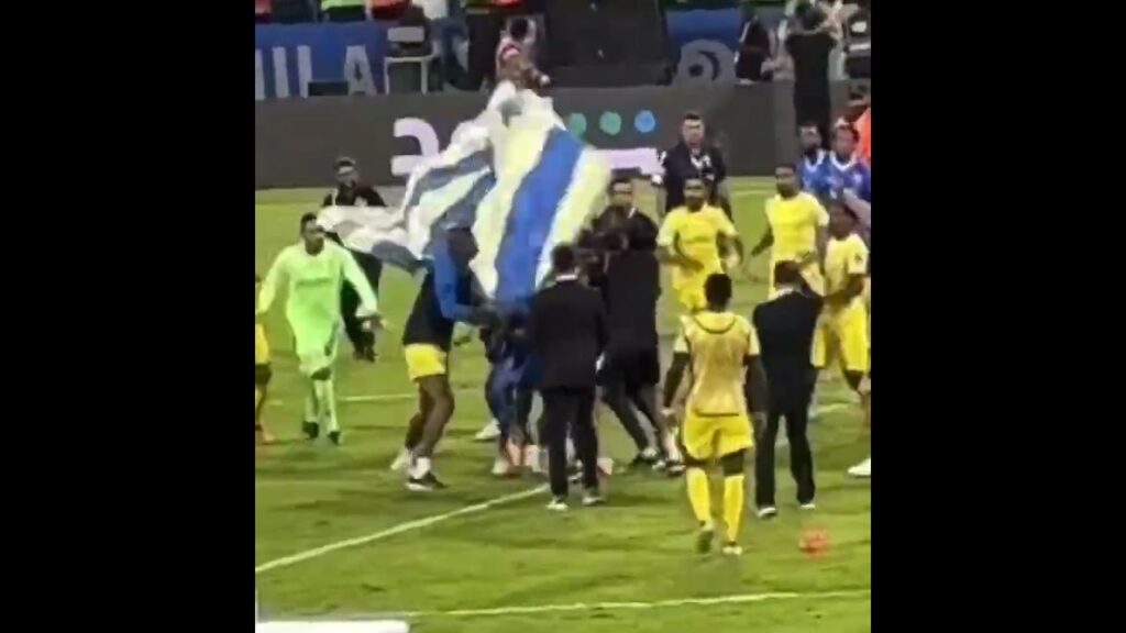 Ali Al-Bulaihi si accorge che quello con la bandiera non è Osimhen ma Talisca #shorts