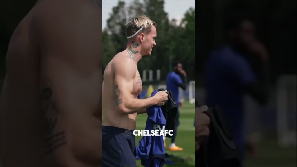 Mudryk has a new admirer 😂 #shorts