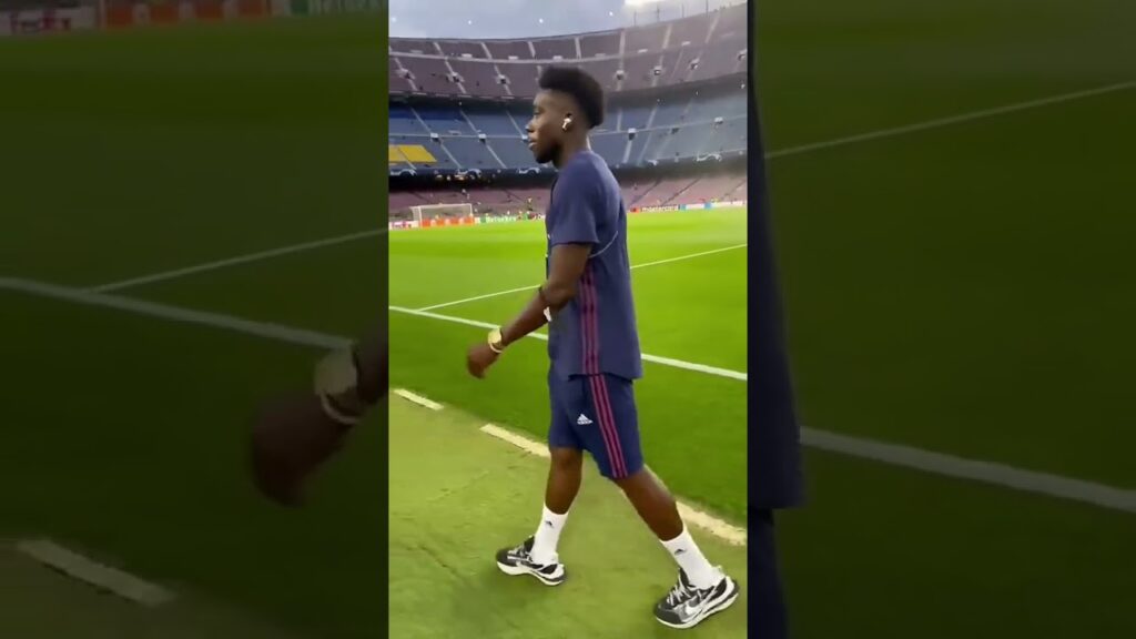 Alphonso Davies at the Camp Nou 🇨🇦🏠 #alphonsodavies