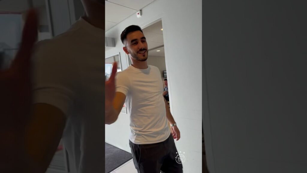 Behind the scenes at the arrival of new Ajax signing Josip Šutalo 📲