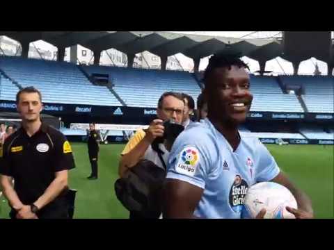 Aidoo Se Besa el Escudo en su Primer Día de Celeste