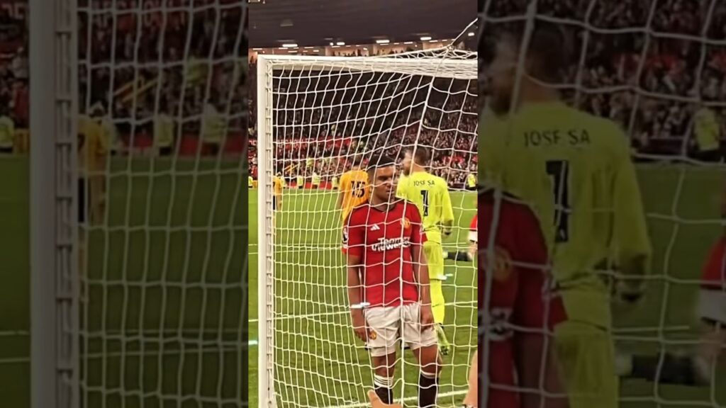Casemiro reacts to Varane's goal 😂 #manchesterunited