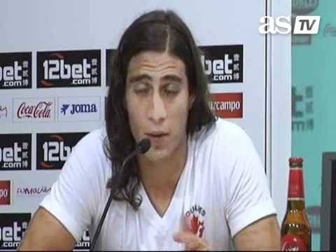 Martin Cáceres es presentado en el Sevilla