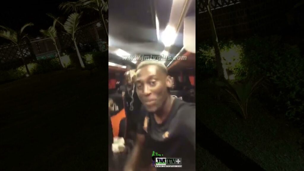 FOOTBALL: COACH RIGOBERT SONG MET L'AMBIANCE 1