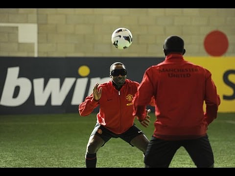 Telepathic football: Yorke & Cole vs Rooney, Welbeck & Hernandez