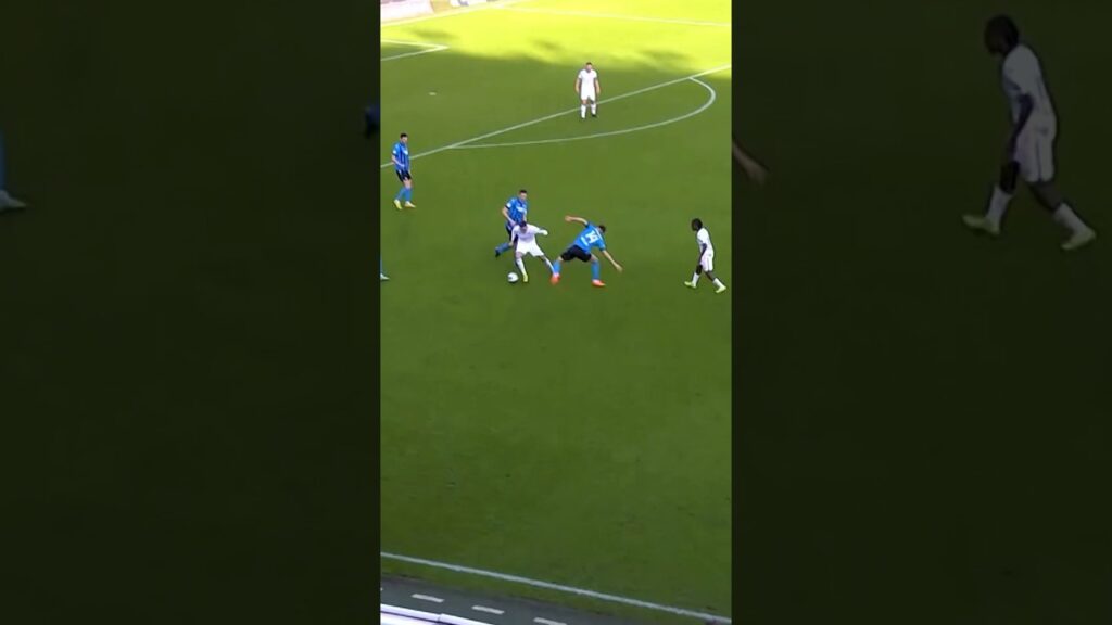 This defender is a skiller 🔥