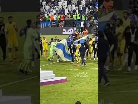 #علي_البليهي يمنع #تاليسكا من ركز علم النصر في منتصف الملعب