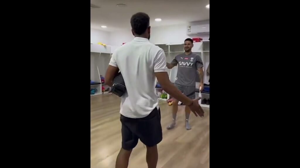 علي البليهي وميتروفيتش 😂💙