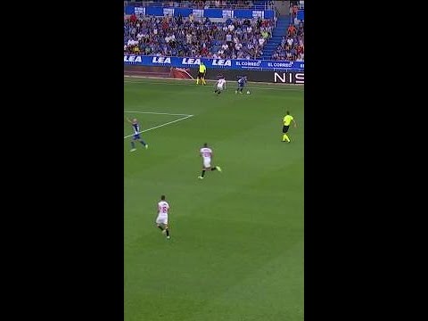 ¡Qué mano de Dmitrovic! 🤚🏻  😮  #shorts #laligaeasports #sevillafc #alaves #dmitrovic #duarte