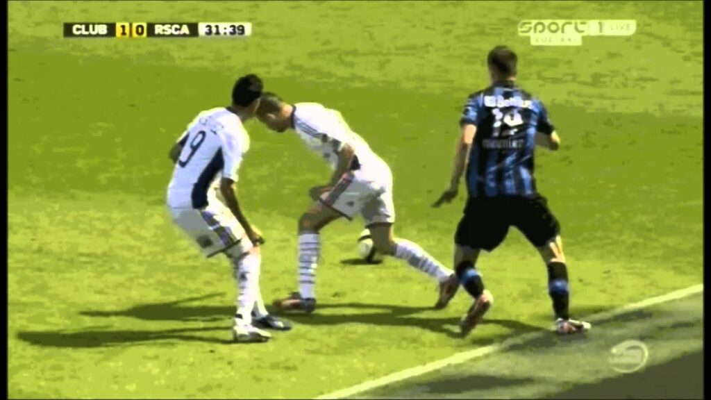 Thomas MEUNIER (Club Brugge) - Petit pont à Behrang SAFARI (RSC Anderlecht)