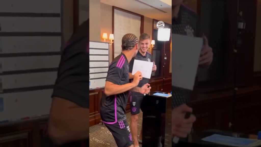 Sane and stanisic laughing❤️❤️ #bayernmunich #bundesliga #football #bayern #fcbayern #nchen