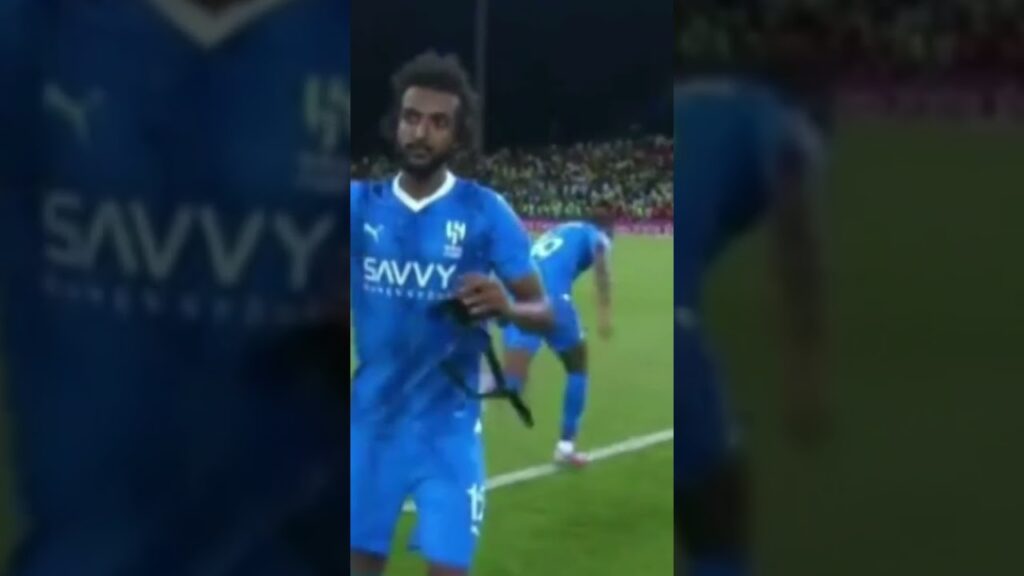 الكل بيشاهد هذا اللاعب بالقناع لأول مرة بدون القناع