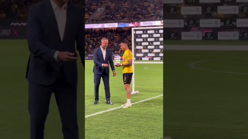 ORBELÍN PINEDA RECIBE EL PREMIO AL JUGADOR DE LA TEMPORADA 2022/23 DE LA SUPERLIGA DE GRECIA #futbol