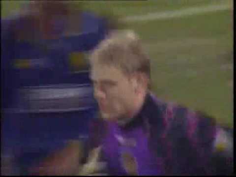 Peter Schmeichel (Goalkeeper) scores overhead kick in last minute.