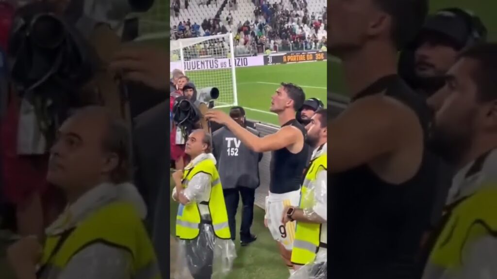 DUSAN VLAHOVIC LANCIA LA MAGLIA AD UN TIFOSO MA........Sbaglia tifoso🤣 JUVENTUS BOLOGNA 1️⃣1️⃣