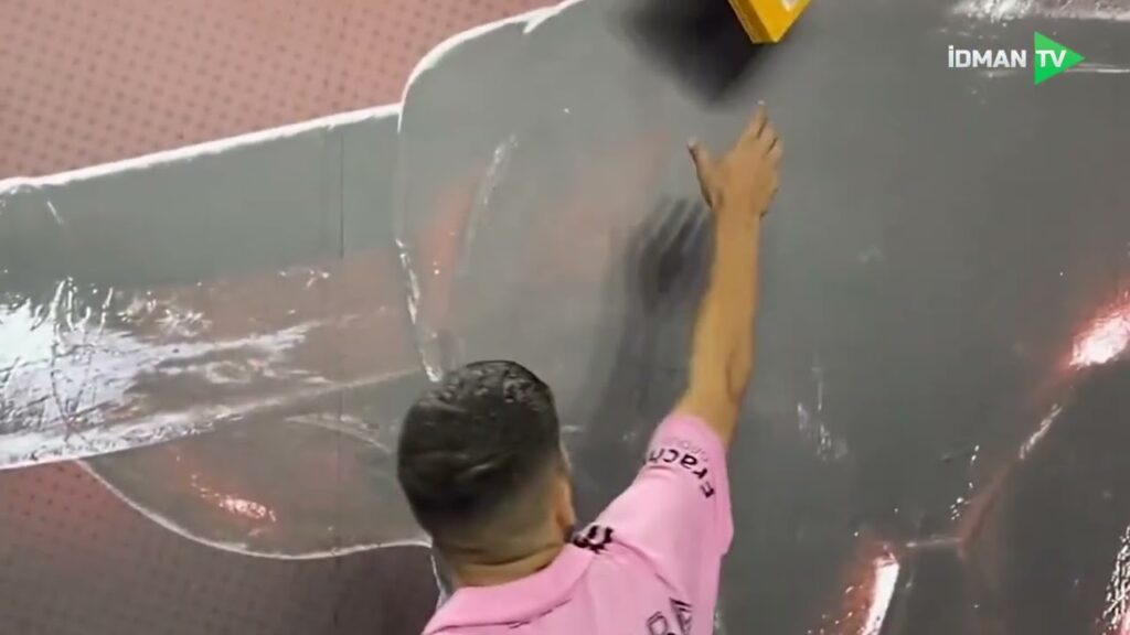 Jordi Alba azarkeşlərin xahişini yerə salmır!