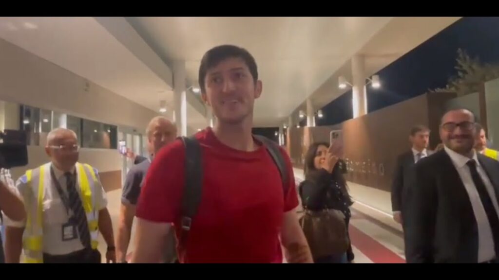 Sardar #Azmoun è arrivato a #Roma: il nuovo centravanti giallorosso viene dall'Iran