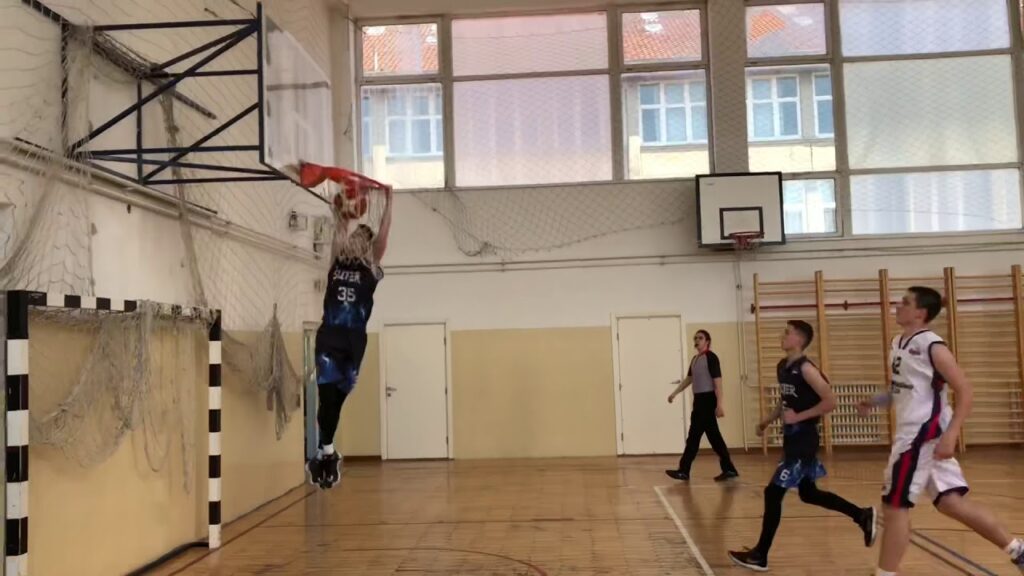 Strahinja vs Mondo Basket