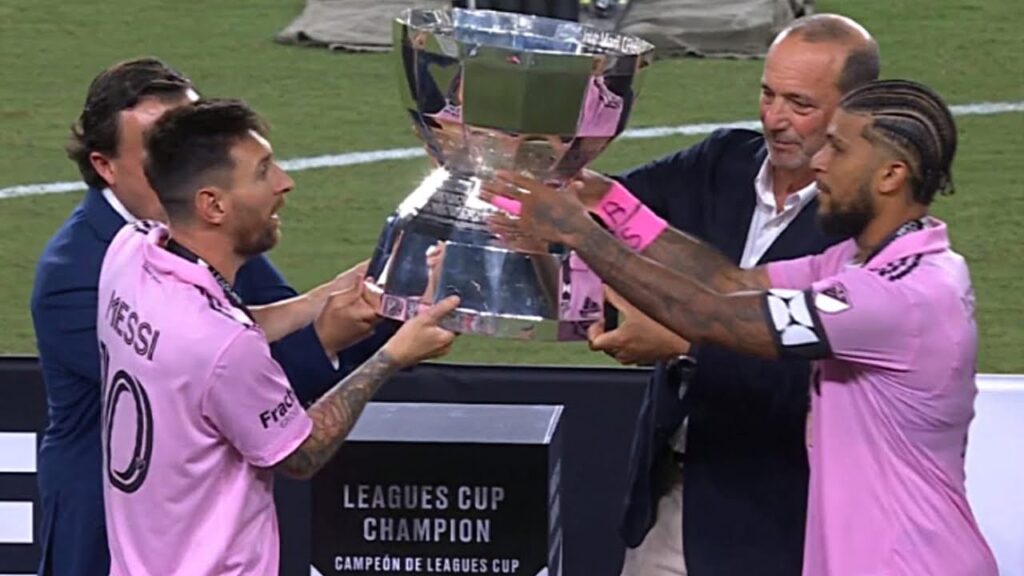 Messi Calls Yedlin To Collect Trophy *HUMBLE REACTION*