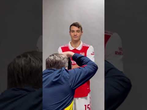 Jakub Kiwior signs for Arsenal! Behind the scenes 🎬 🎥 @arsenal #shorts