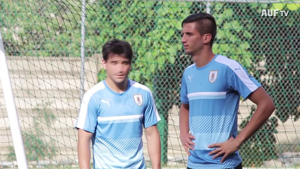 Rodrigo Bentancur en el primer entrenamiento con la selección uruguaya