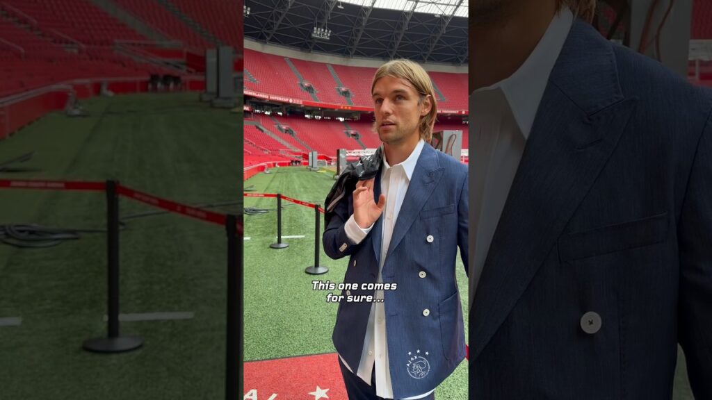 Borna Sosa sees Ajax stadium for the first time: ‘This one comes on top!’ 🙌