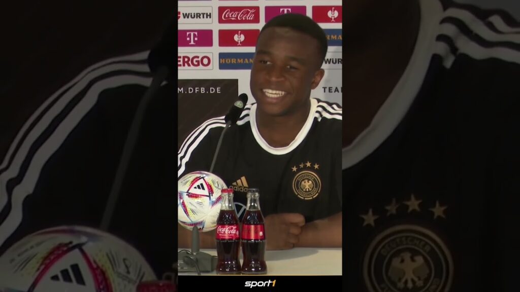 Moukoko kennt keine DFB-Stürmer! 😂 #shorts#dfb#wm