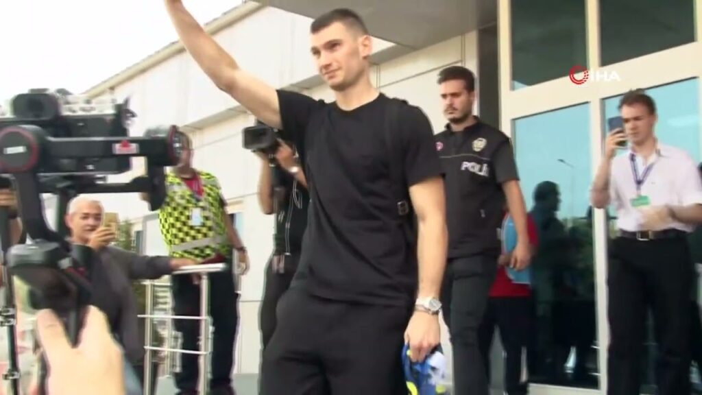 Dominik Livakovic, Fenerbahçe için İstanbul’a geldi