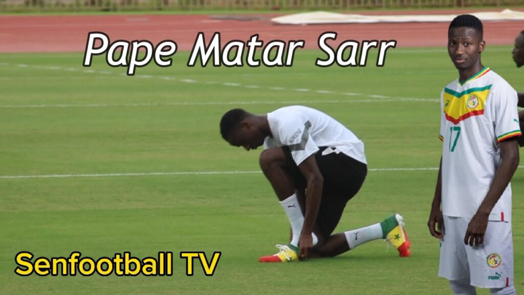 Regardez la camera isolée sur Pape Matar  Sarr avec ses crampons Sénégal new Look