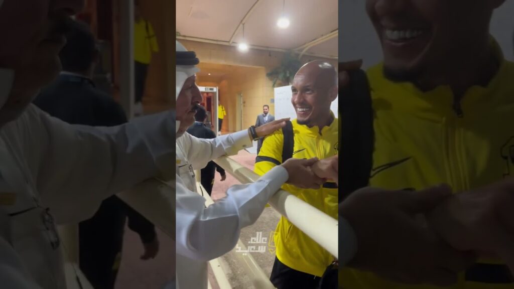 😅 ¡A Fabinho le regalaron un reloj y casi lo rompe!