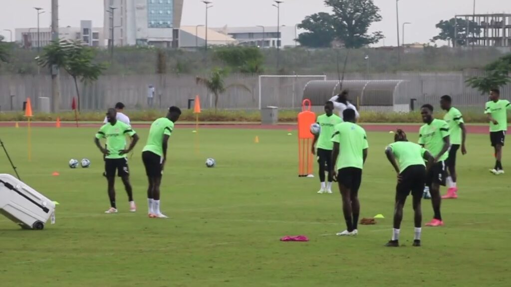 Deuxième entraînement des lions au complet seule Formose Mendy est absent