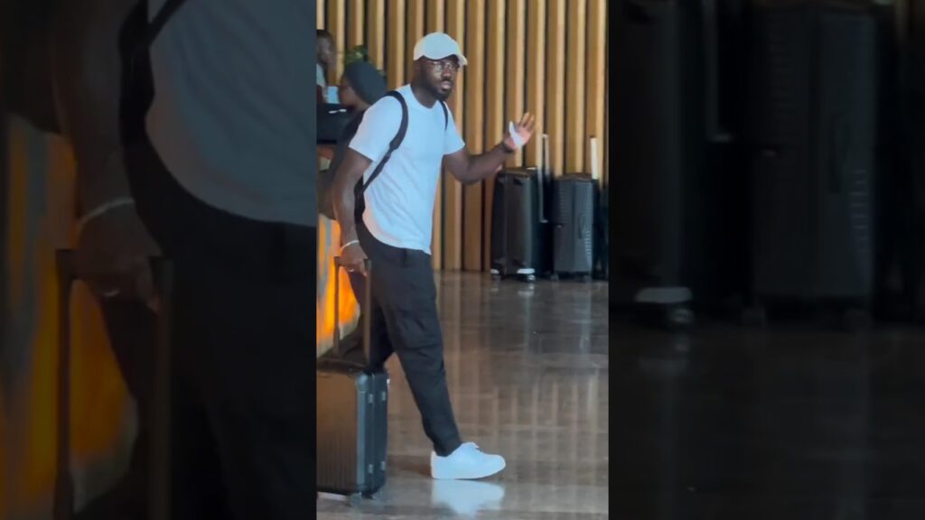 Kalidou Koulibaly déjà arrivé pour Sénégal vs Algérie, à Diamniadio. #football #senegal #dakar